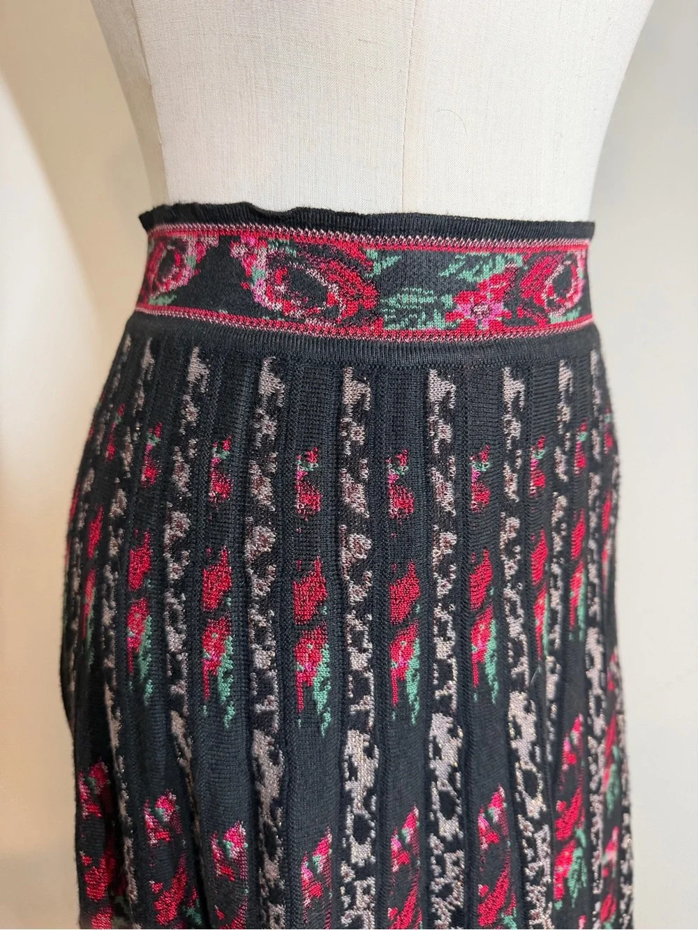 Cecilia Prado Anthropologie Roselle- SZ M- Black Red Pleated Midi Sweater Skirt